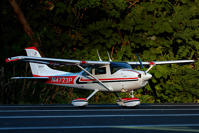 Aeromodellismo Cessna 182 Skyline