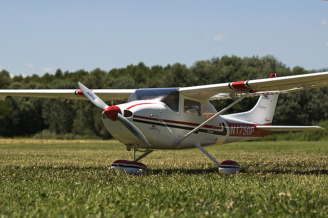 Cessna 182 Skyline